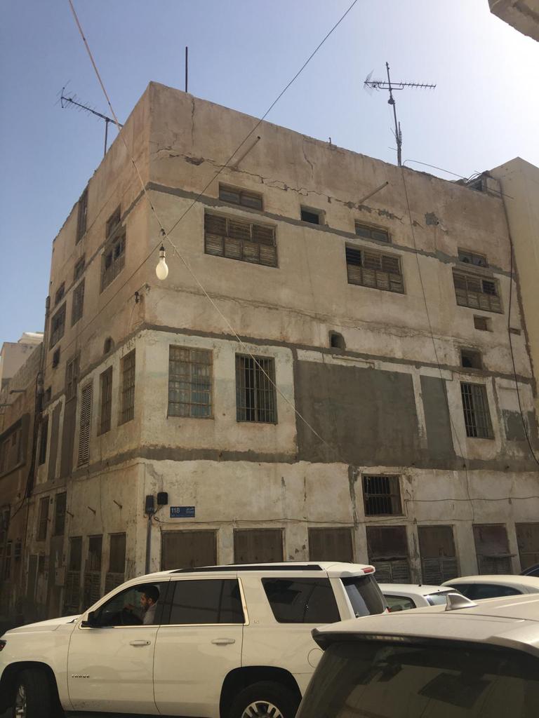 عقار آيل للسقطوط