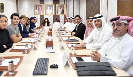 وزير شؤون البلديات والزراعة يجتمع مع وفد من المعهد الدولي للتنمية الإدارية (IMD)