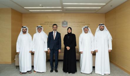 وزير شؤون البلديات والزراعة يبحث مع وزيرة التغير المناخي والبيئة الإماراتية تعزيز التعاون في المجالات البلدية والزراعية