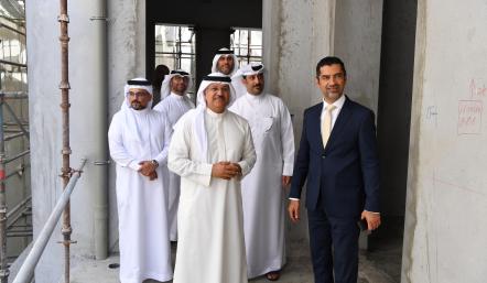 وزير شؤون البلديات والزراعة ورئيس هيئة البحرين للثقافة والآثار يتفقدان سير العمل في مشروع ترميم المبنى التاريخي لشؤون البلديات -المنامة