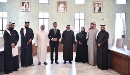 وزير شؤون البلديات والزراعة يبحث مع مجلس بلدي المحرق المشاريع الخدمية