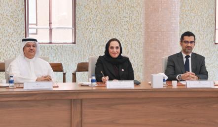 في إطار متابعة تنفيذ الأمر الملكي السامي وتوجيهات سمو ولي العهد رئيس مجلس الوزراء.. اجتماع تنسيقي بين "البلديات" و"الإسكان" و"الثقافة" مع مجلس أمانة العاصمة لاستعراض مستجدات إعادة تطوير المنطقة التاريخية لسوق المنامة