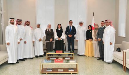 وزير شؤون البلديات والزراعة يجتمع مع رئيس وأعضاء جمعية البحرين للمدن الذكية