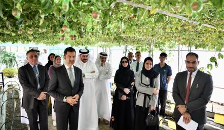 وزير شؤون البلديات والزراعة والأمين العام للمبادرة الوطنية لتنمية القطاع الزراعي يتفقدان مركز الحاضنات الزراعية في هورة عالي