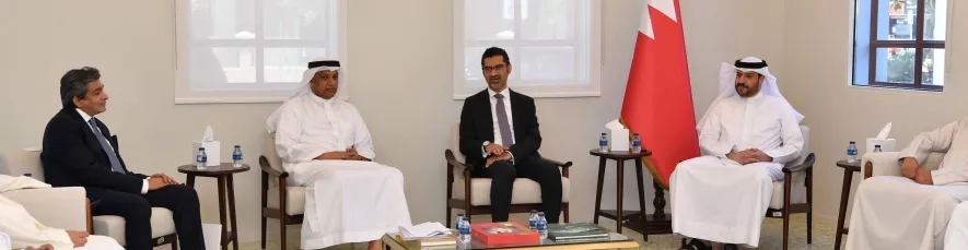 وزير شؤون البلديات والزراعة يجتمع مع رئيس وأعضاء جمعية التطوير العقاري البحرينية