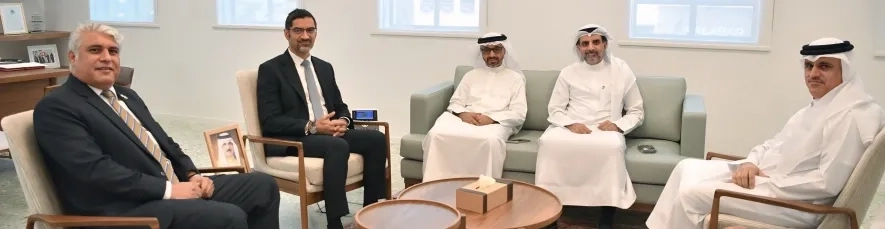 وزير شؤون البلديات والزراعة يجتمع مع رئيس وأعضاء جمعية البحرين العقارية